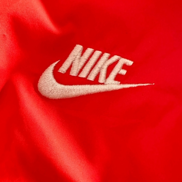 NWT Women's Nike Sportswear Heritage Crop Windrunner Jacket - Picture 2 of 8